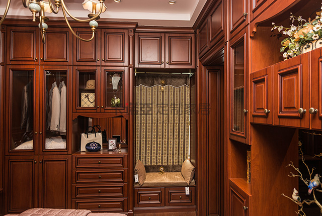 實(shí)木家具加盟哪家好？可從以下幾點(diǎn)來分析