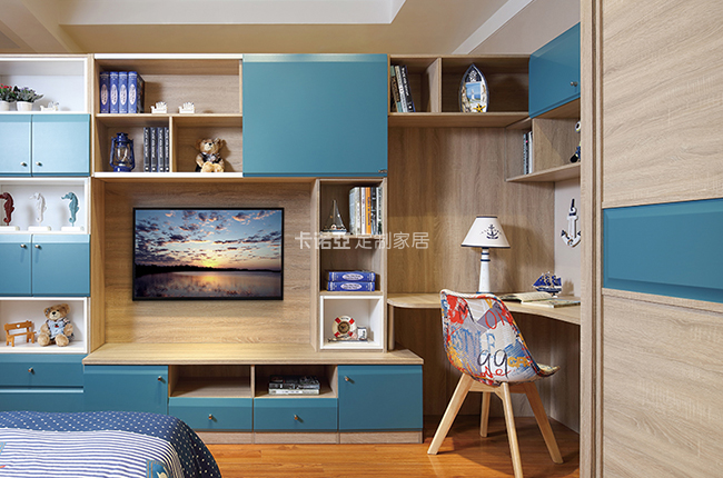 兒童書桌怎么定制？兒童書桌定制注意事項(xiàng)有哪些？